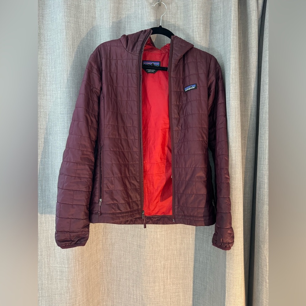 Women’s Patagonia Nano Puff Hoody Down Jacket size small.